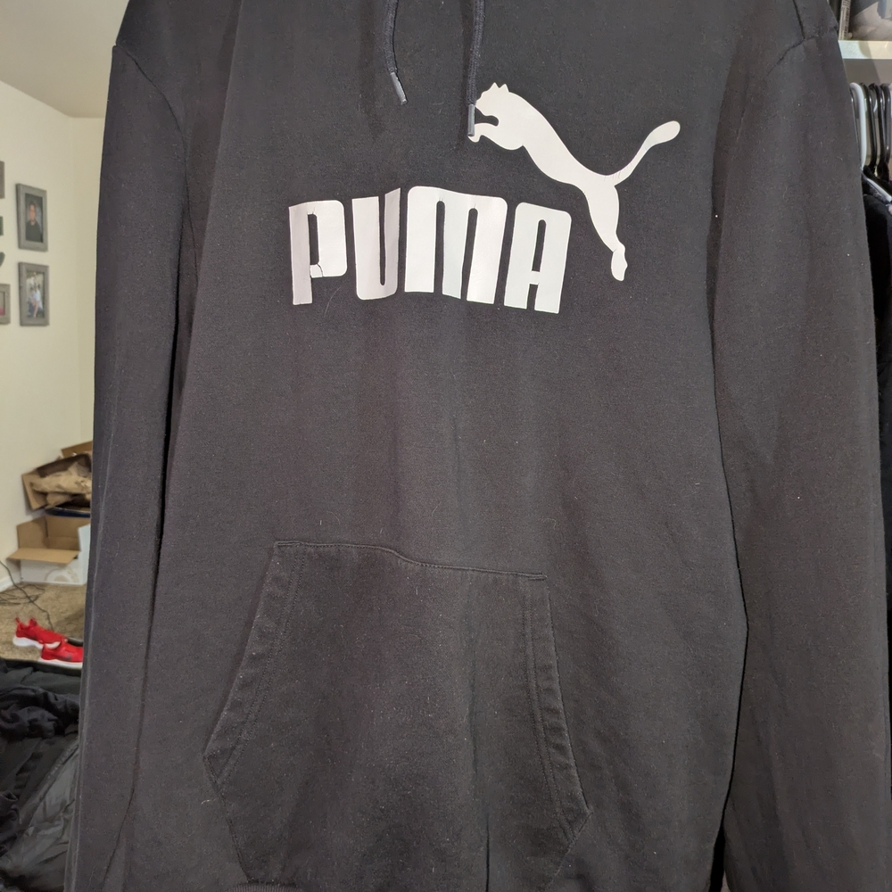 PUMA Men's Black Sweatshirt with Logo